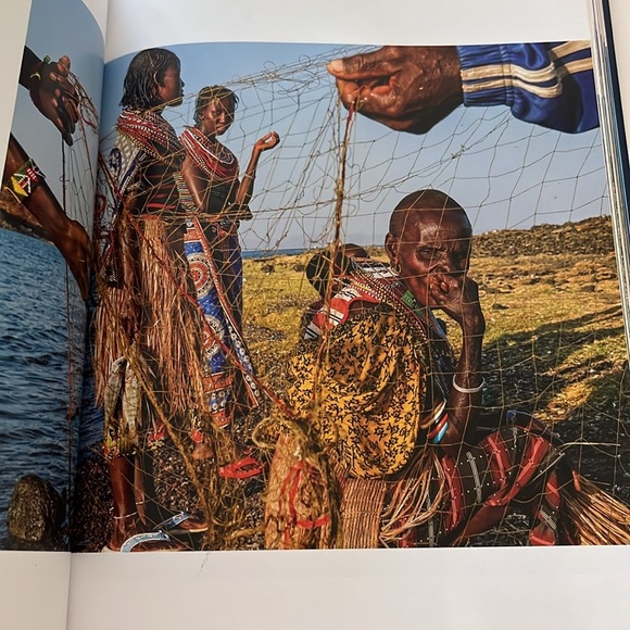 Hard Cover Book, large collection coffee table book, travel sights countries - Picture 13 of 13